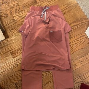 Figs Women's Scrub Set in Dusty Rose